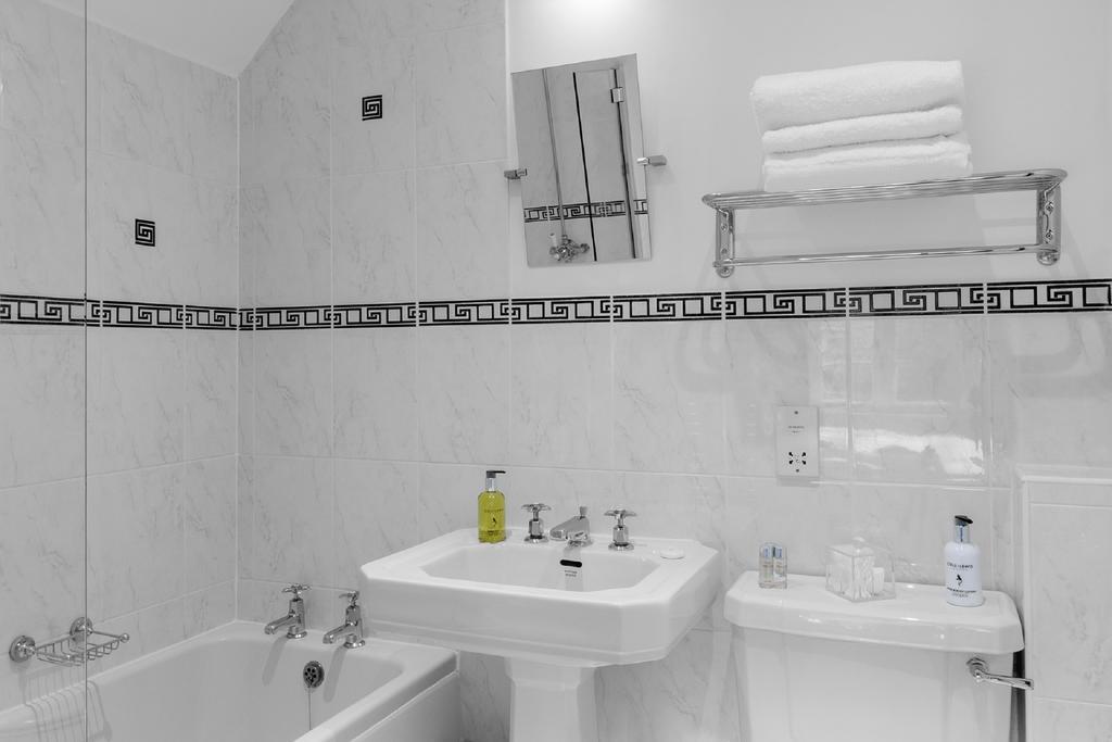 Hurtwood Hotel Peaslake Dış mekan fotoğraf